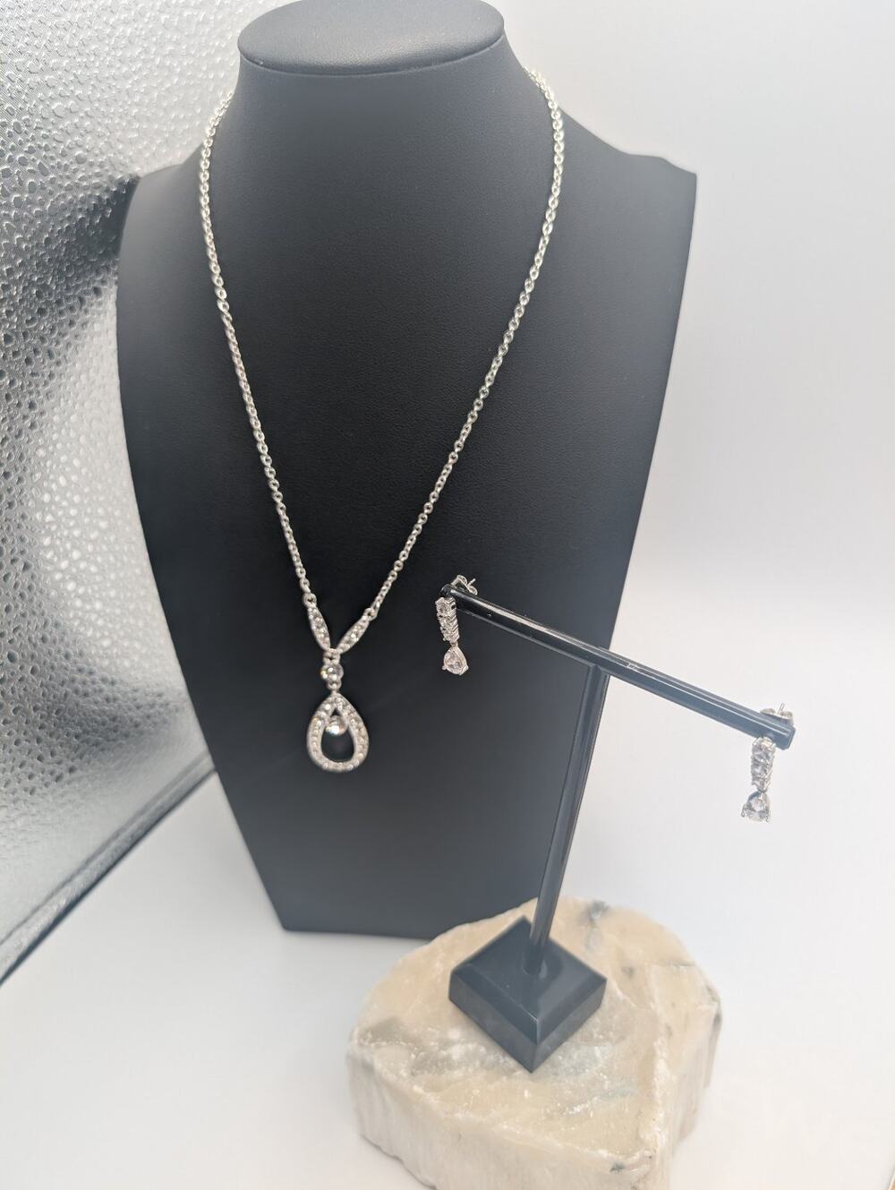 Elegant Silver Tone Teardrop Clear CZ Dangle Necklace & Earring Set Bridal Prom
